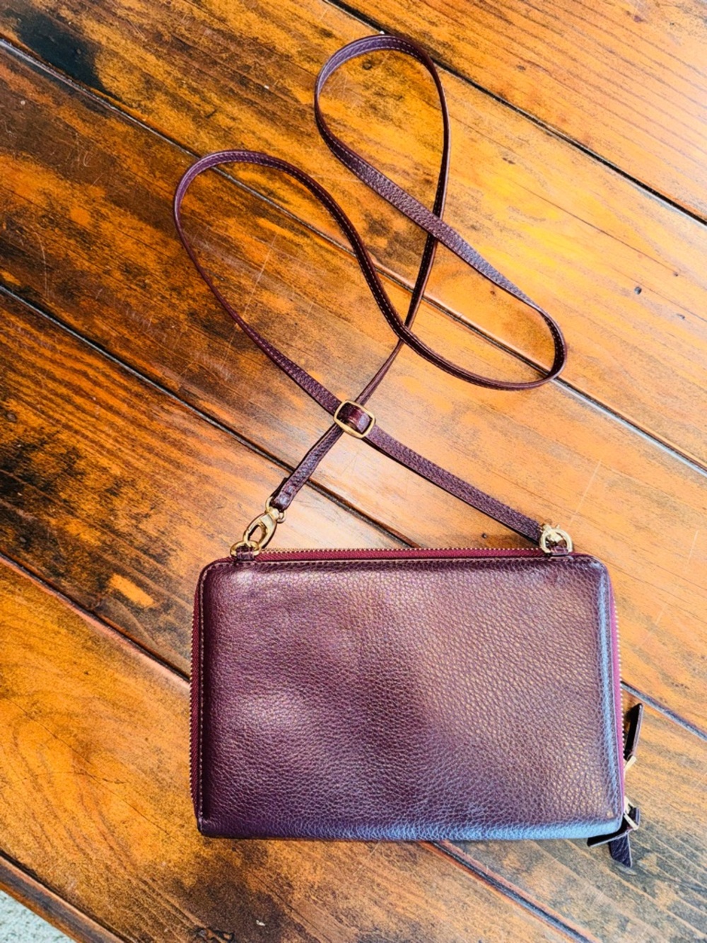 Levenger Plum Pebbled Leather Double Zip Crossbody Wallet Bag Organizer - Picture 7 of 12